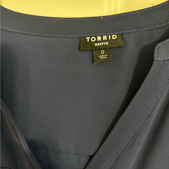 Navy Blue Torrid Semi-Sheer Roll-Tab Sleeve Blouse, Size 0. - Picture 6 of 6